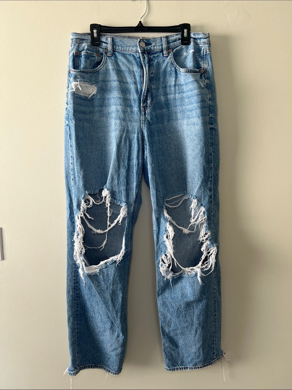 American Eagle Outfitters Light Blue Distressed Straight Leg Jeans